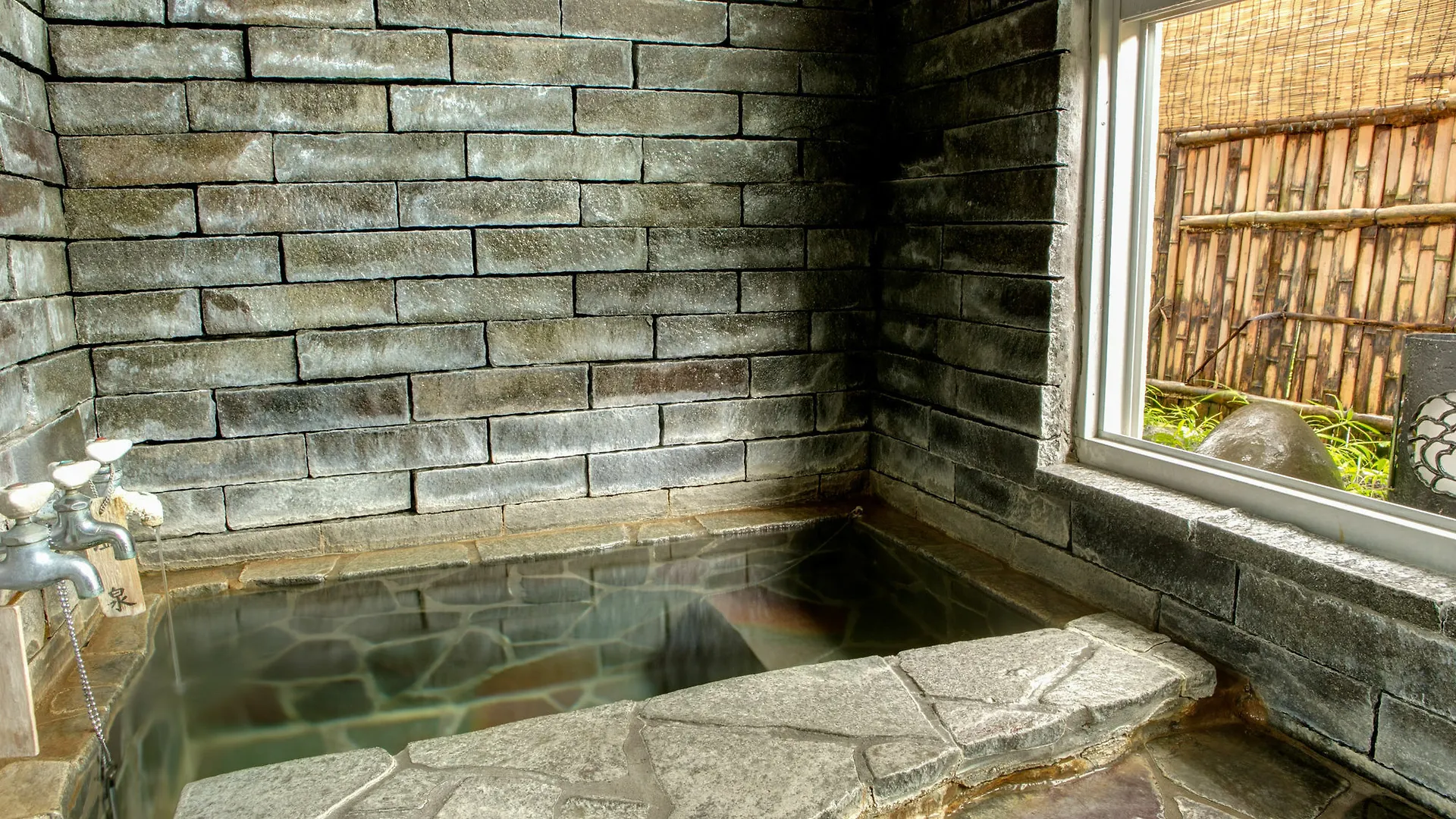 Yugawara-Onsen Manyoso